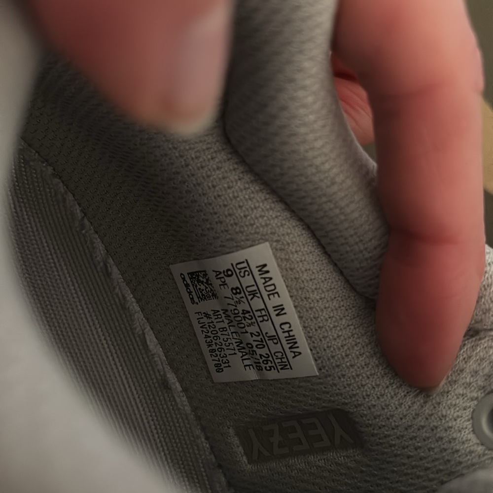 Yeezy 700 Boost Wave Runner B75571 YZY Kanye Sneaker Solid Grey/Chalk White/Core - Picture 11 of 11